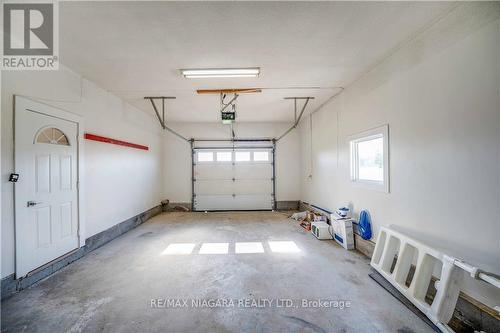 1033 Neff Road, Port Colborne, ON - Indoor Photo Showing Garage