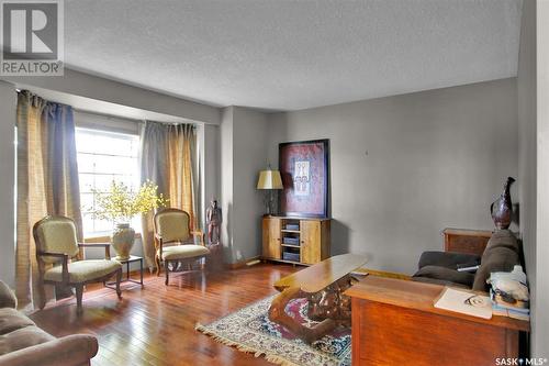 900 Mcdonald Street, Regina, SK - Indoor Photo Showing Living Room