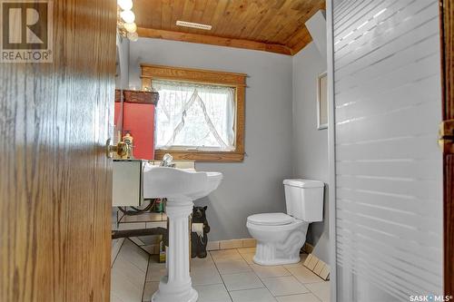 900 Mcdonald Street, Regina, SK - Indoor Photo Showing Bathroom