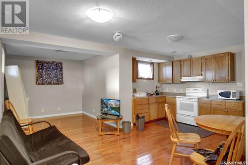 900 Mcdonald Street, Regina, SK - Indoor Photo Showing Living Room