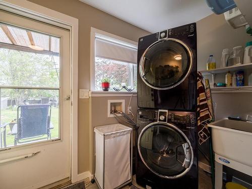 402 Laurier Drive, Kamloops, BC - Indoor Photo Showing Laundry Room