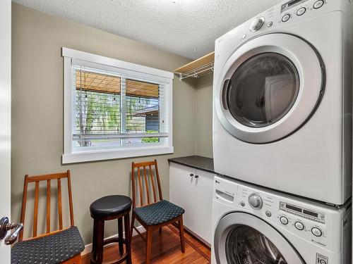 1922 Gardiner Road, Kamloops, BC - Indoor Photo Showing Laundry Room