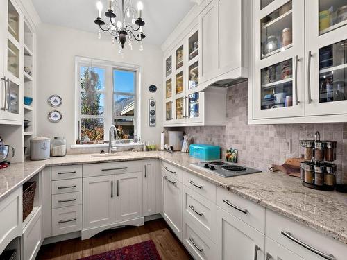 3418 Shuswap Rd, Kamloops, BC - Indoor Photo Showing Kitchen