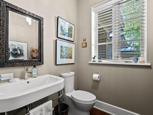 3418 Shuswap Rd, Kamloops, BC - Indoor Photo Showing Bathroom