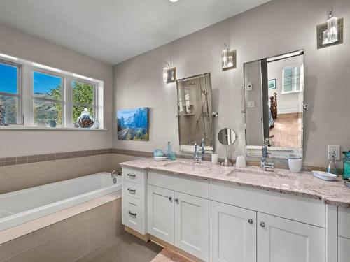 3418 Shuswap Rd, Kamloops, BC - Indoor Photo Showing Bathroom