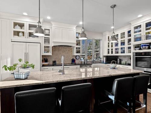 3418 Shuswap Rd, Kamloops, BC - Indoor Photo Showing Kitchen With Upgraded Kitchen