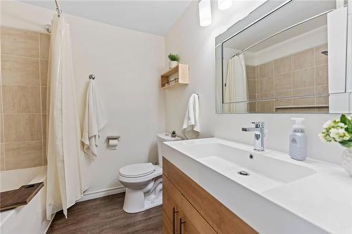 502 Grey Street|Unit #D, Brantford, ON - Indoor Photo Showing Bathroom