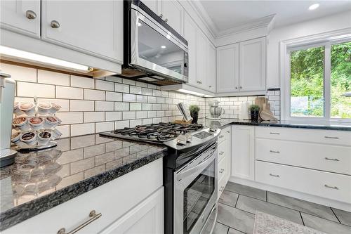 165 Hillcrest Avenue, Hamilton, ON - Indoor Photo Showing Kitchen With Upgraded Kitchen