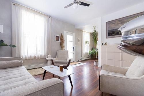 42 Burton Street, Hamilton, ON - Indoor Photo Showing Living Room