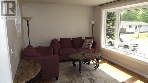 28 Axmith Ave, Elliot Lake, ON - Indoor Photo Showing Living Room