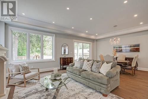 513 Woodview Road, Burlington, ON - Indoor Photo Showing Living Room