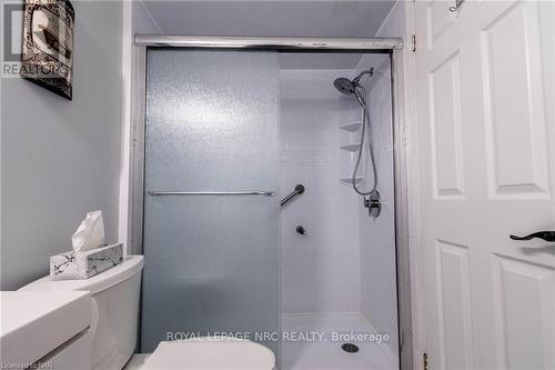 29 Jefferson Court W, Welland, ON - Indoor Photo Showing Bathroom