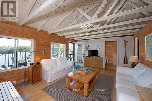 321 Healey Lake, The Archipelago, ON - Indoor Photo Showing Living Room