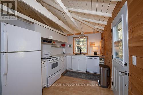 321 Healey Lake, The Archipelago, ON - Indoor Photo Showing Kitchen