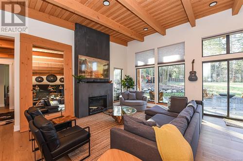 4359 Camco Rd, Courtenay, BC - Indoor Photo Showing Living Room With Fireplace