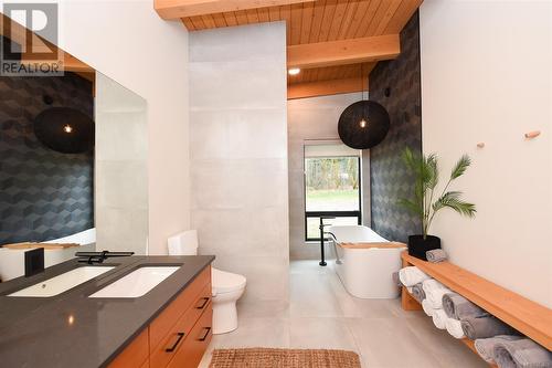 4359 Camco Rd, Courtenay, BC - Indoor Photo Showing Bathroom