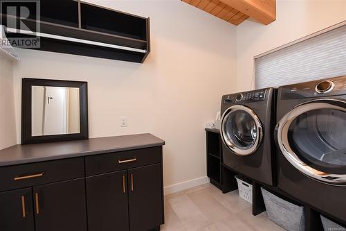 4359 Camco Rd, Courtenay, BC - Indoor Photo Showing Laundry Room
