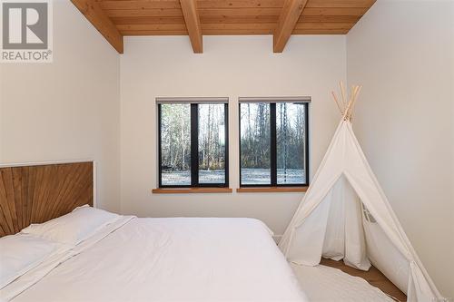 4359 Camco Rd, Courtenay, BC - Indoor Photo Showing Bedroom