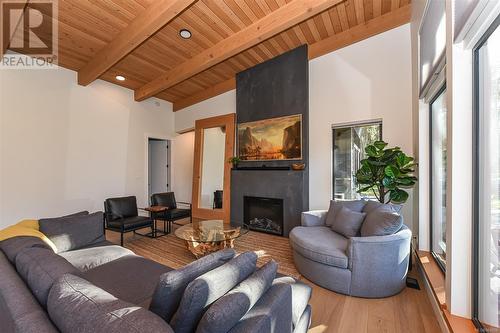 4359 Camco Rd, Courtenay, BC - Indoor Photo Showing Living Room With Fireplace