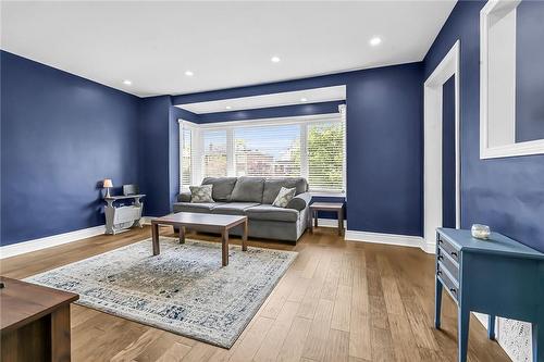 134 Erindale Avenue, Hamilton, ON - Indoor Photo Showing Living Room