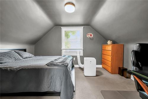 134 Erindale Avenue, Hamilton, ON - Indoor Photo Showing Bedroom