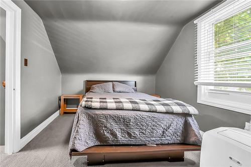 134 Erindale Avenue, Hamilton, ON - Indoor Photo Showing Bedroom