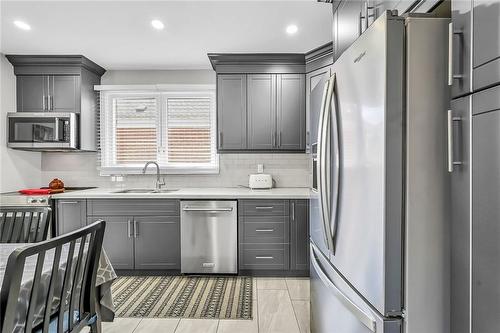 134 Erindale Avenue, Hamilton, ON - Indoor Photo Showing Kitchen With Upgraded Kitchen