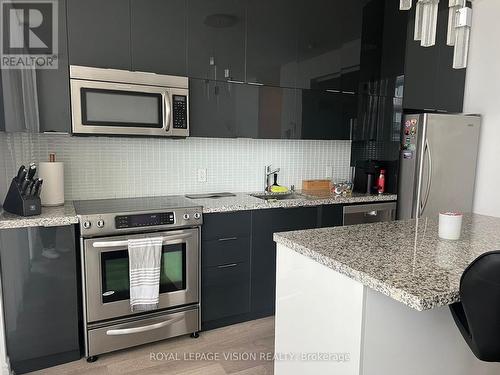 426 - 80 Marine Parade Drive, Toronto, ON - Indoor Photo Showing Kitchen With Upgraded Kitchen