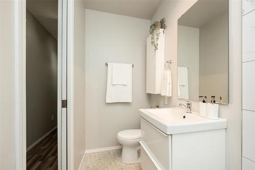 6 210 Goulet Street, Winnipeg, MB - Indoor Photo Showing Bathroom