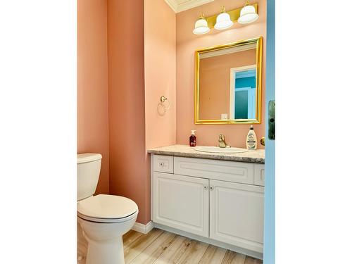 2411 2Nd Street N, Cranbrook, BC - Indoor Photo Showing Bathroom