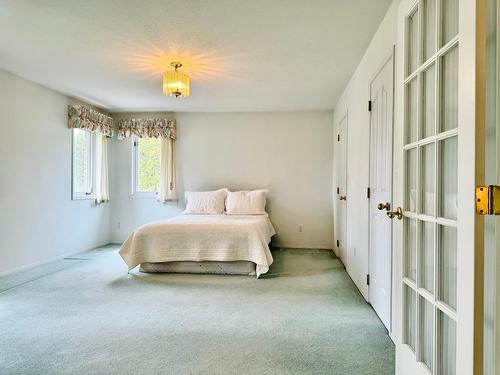 2411 2Nd Street N, Cranbrook, BC - Indoor Photo Showing Bedroom