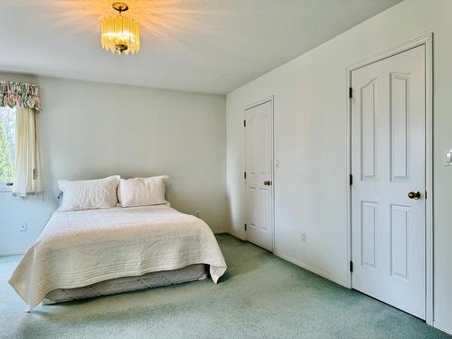 2411 2Nd Street N, Cranbrook, BC - Indoor Photo Showing Bedroom