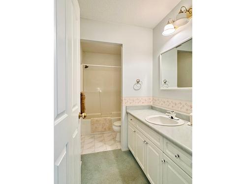 2411 2Nd Street N, Cranbrook, BC - Indoor Photo Showing Bathroom