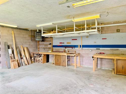 2411 2Nd Street N, Cranbrook, BC - Indoor Photo Showing Garage