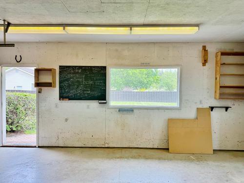 2411 2Nd Street N, Cranbrook, BC - Indoor Photo Showing Garage