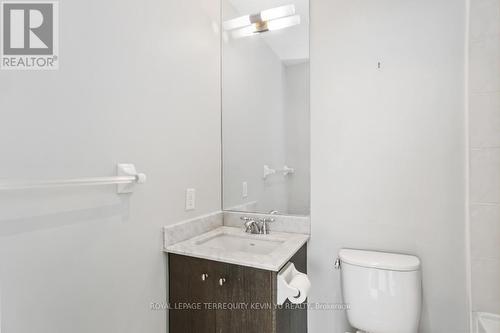 1702 - 18 Yorkville Avenue, Toronto, ON - Indoor Photo Showing Bathroom