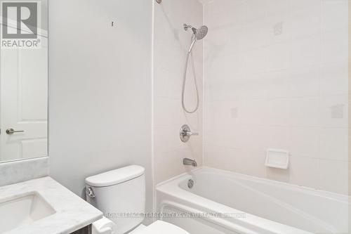 1702 - 18 Yorkville Avenue, Toronto, ON - Indoor Photo Showing Bathroom