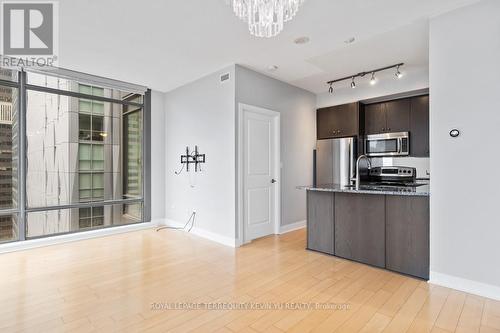 1702 - 18 Yorkville Avenue, Toronto, ON - Indoor Photo Showing Kitchen