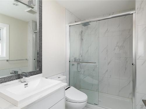 912 Dale St, Saanich, BC - Indoor Photo Showing Bathroom