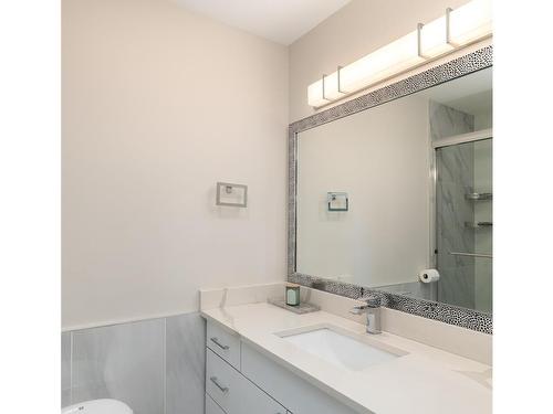 912 Dale St, Saanich, BC - Indoor Photo Showing Bathroom