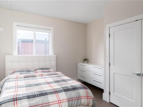 912 Dale St, Saanich, BC - Indoor Photo Showing Bedroom