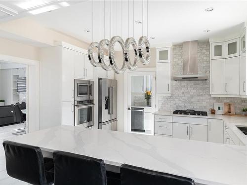 912 Dale St, Saanich, BC - Indoor Photo Showing Kitchen With Upgraded Kitchen