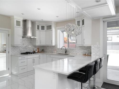 912 Dale St, Saanich, BC - Indoor Photo Showing Kitchen With Upgraded Kitchen