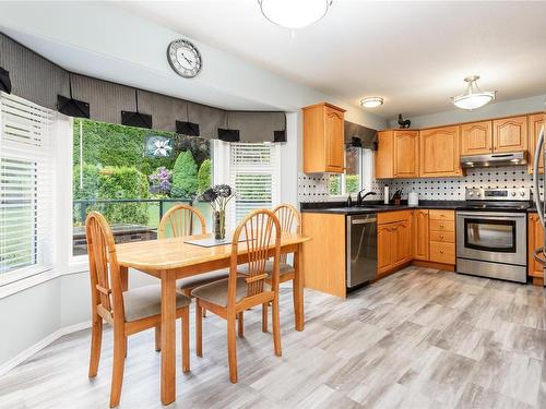 1625 Swan Cres, Courtenay, BC - Indoor Photo Showing Kitchen With Stainless Steel Kitchen