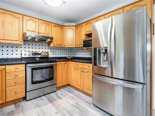 1625 Swan Cres, Courtenay, BC - Indoor Photo Showing Kitchen With Stainless Steel Kitchen