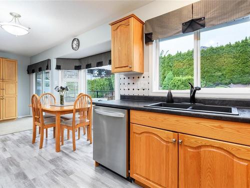 1625 Swan Cres, Courtenay, BC - Indoor Photo Showing Kitchen With Double Sink