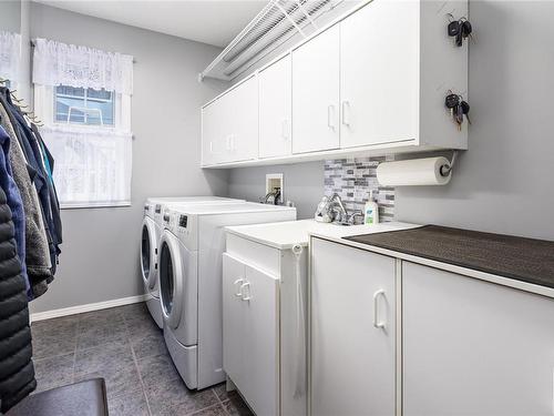 1625 Swan Cres, Courtenay, BC - Indoor Photo Showing Laundry Room