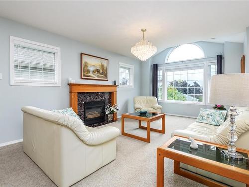 1625 Swan Cres, Courtenay, BC - Indoor Photo Showing Living Room With Fireplace