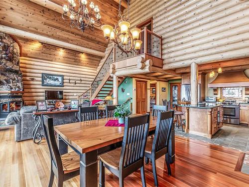 5095 Aho Rd, Ladysmith, BC - Indoor Photo Showing Dining Room