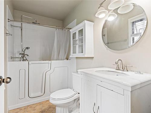 7016 Grant Rd West, Sooke, BC - Indoor Photo Showing Bathroom